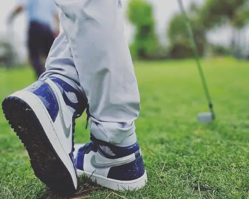 Choosing Between Spiked and Spikeless Golf Shoes