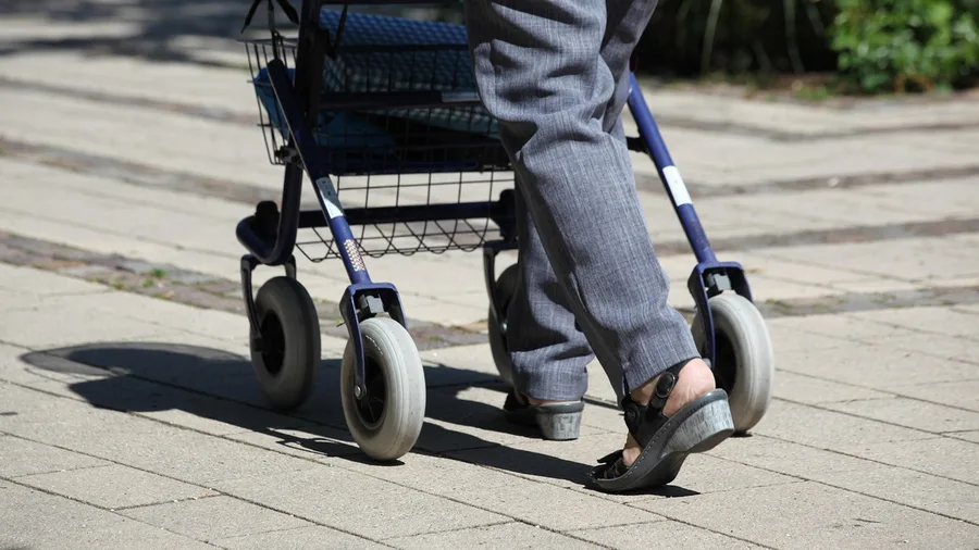 Loss of Agency in Aging Amplifies the Need for Control