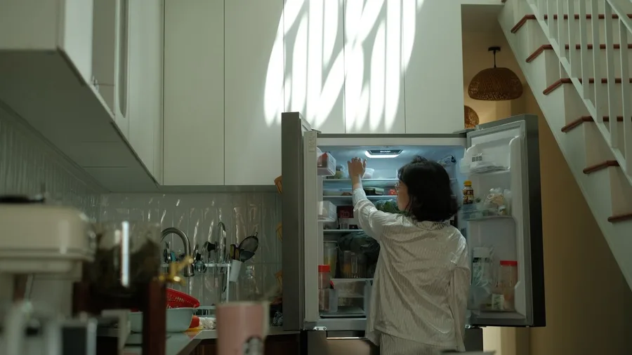 Quietly Managing Fridge Safety Without Direct Confrontation